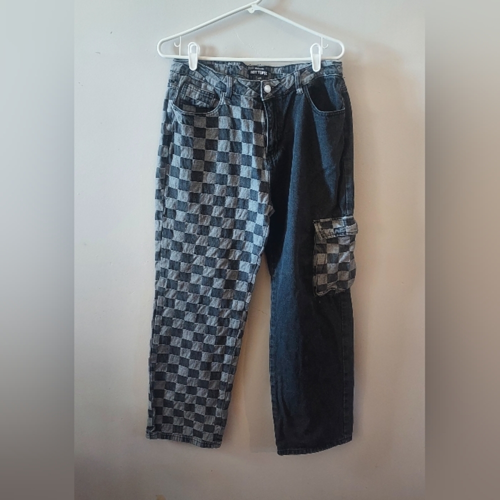 Stylish Black and Gray Checkered Jeans from Hot Topic in a size Large